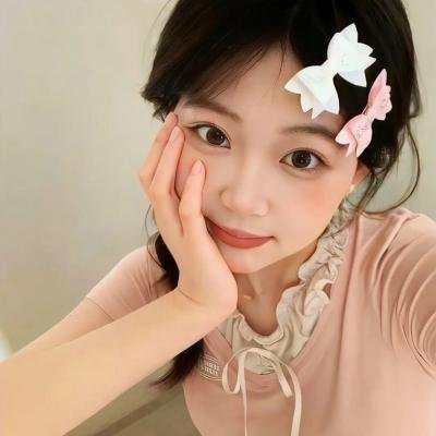 发明接吻的女孩